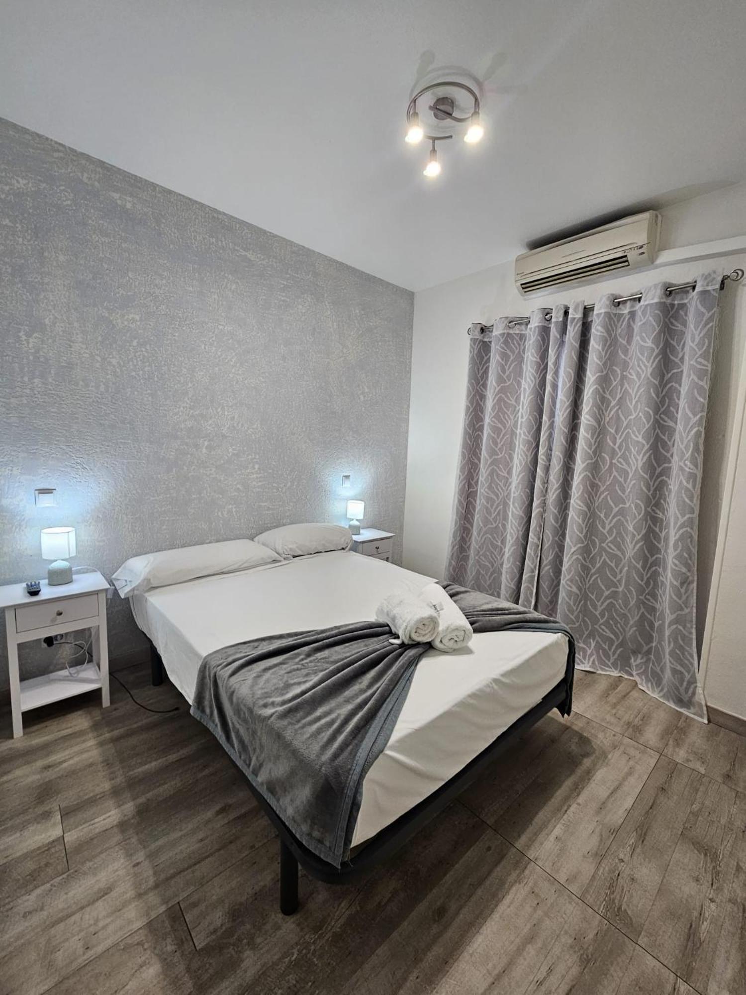 Apartamentos Sleep In Madrid Bagian luar foto